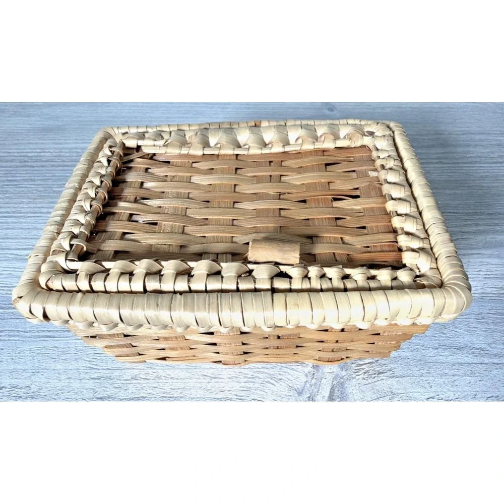 Small Vtg Hand Woven Bamboo Pandan Leaves Lidded Basket Bali Indonesian Trinkets